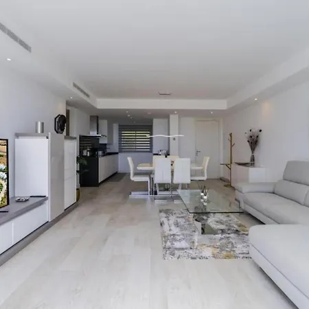 Al-1103 - - Alcazaba Lagoon Estepona